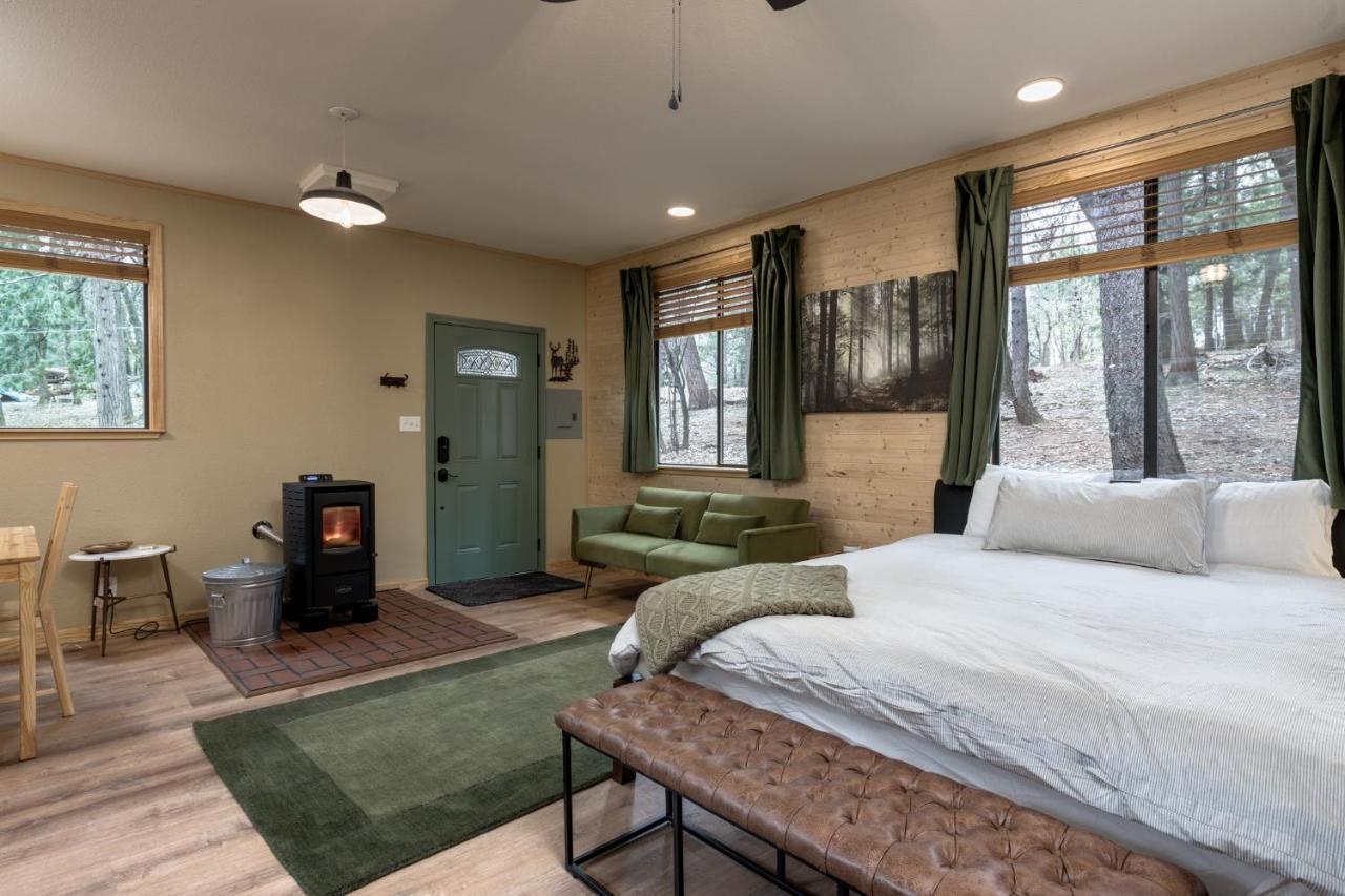 Little House In The Big Woods Hotel Forest Ranch ภายนอก รูปภาพ