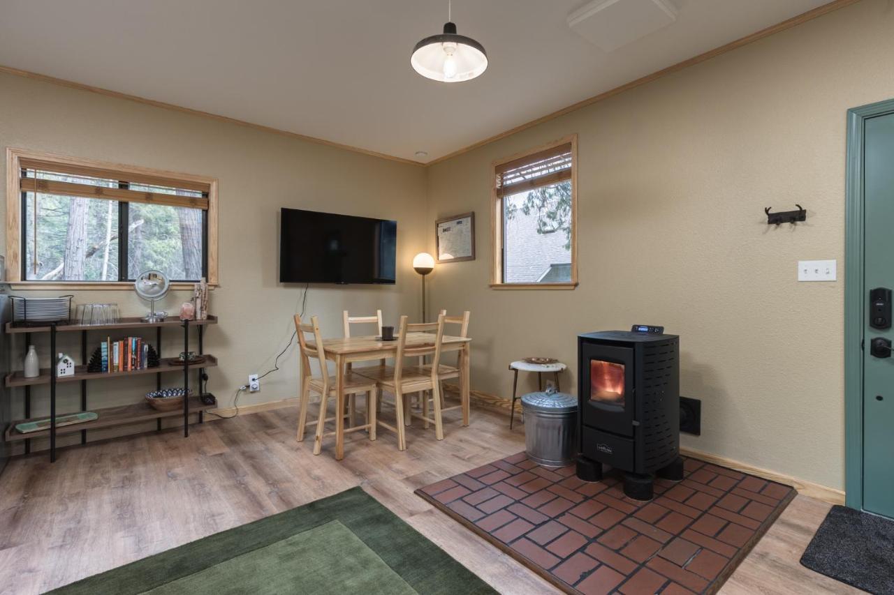 Little House In The Big Woods Hotel Forest Ranch ภายนอก รูปภาพ